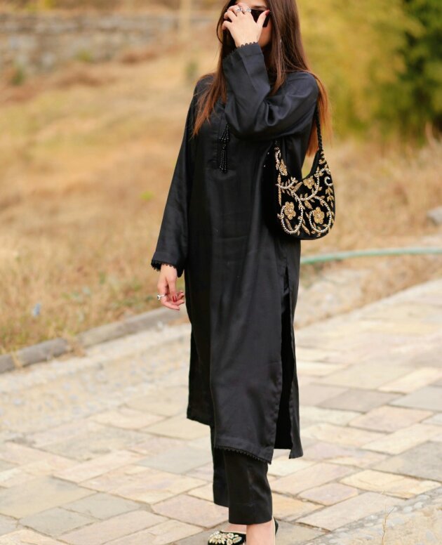 Obsidian Majesty – Jet Black Soft Linen 2-Piece Suit