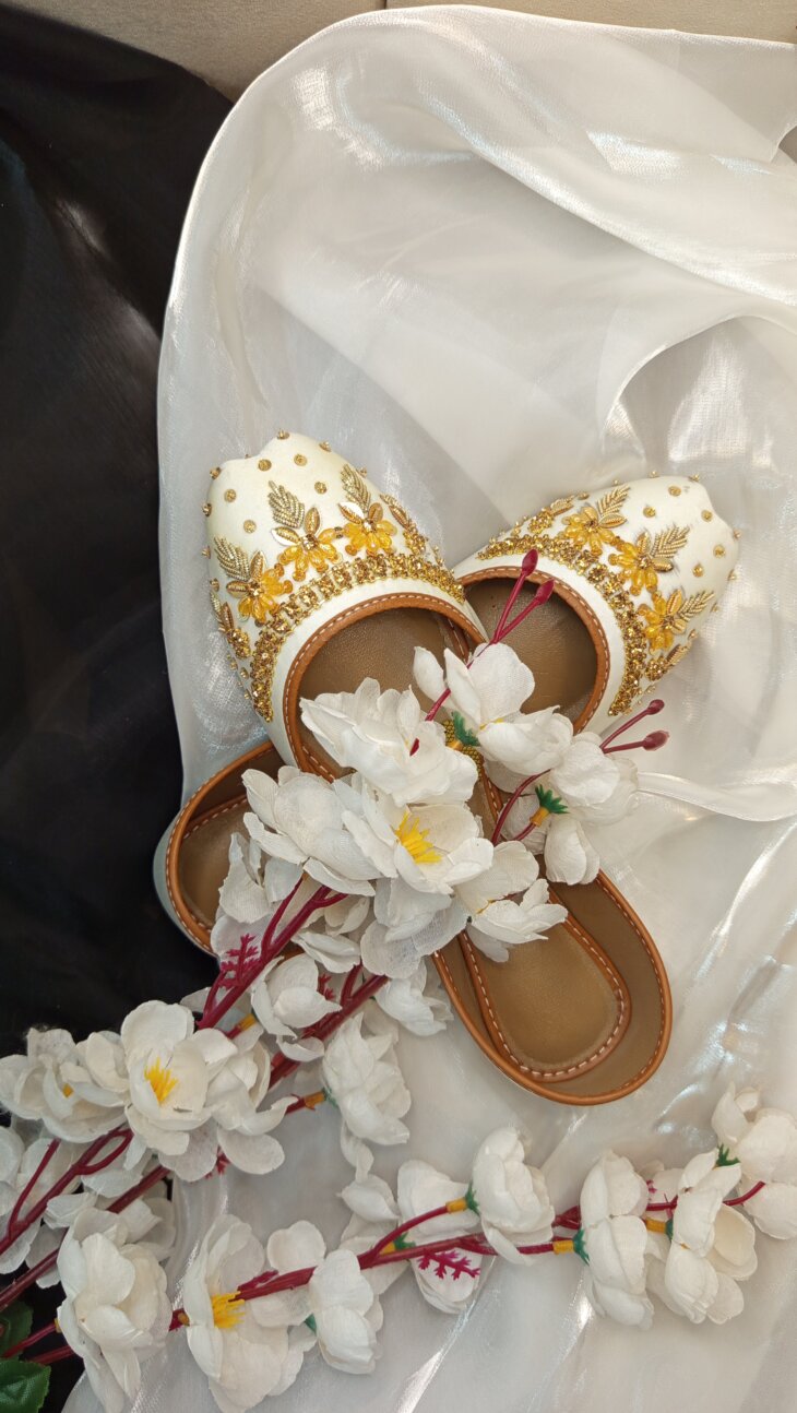 white and gold khusas - Image 3