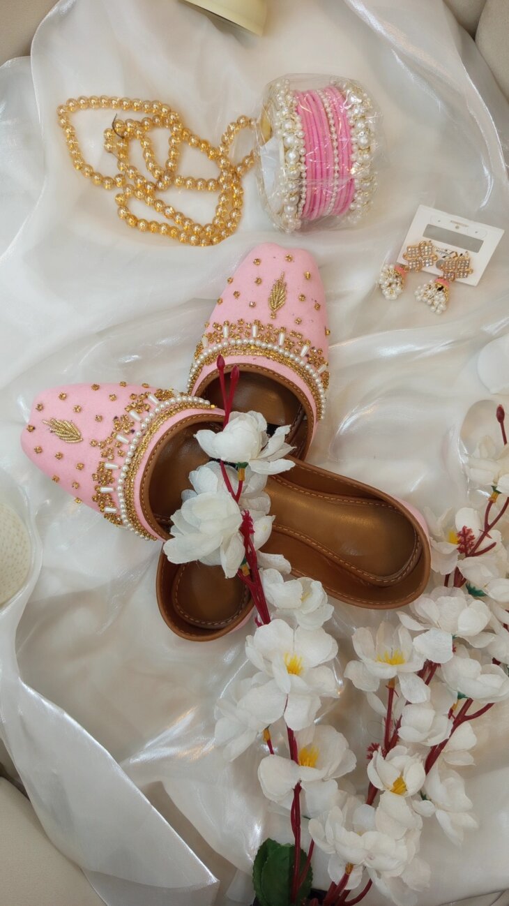 Pink & Gold Khusa - Image 3
