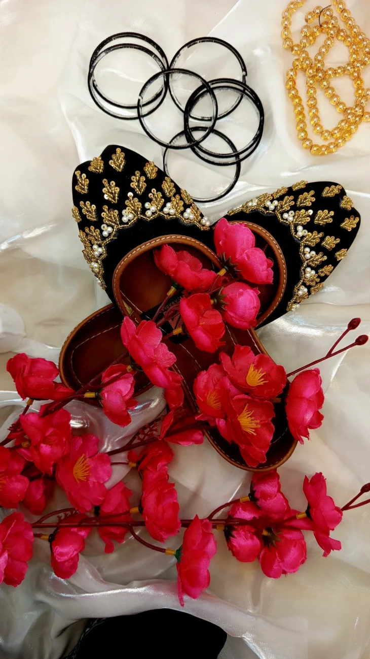 Black & Gold Khusas